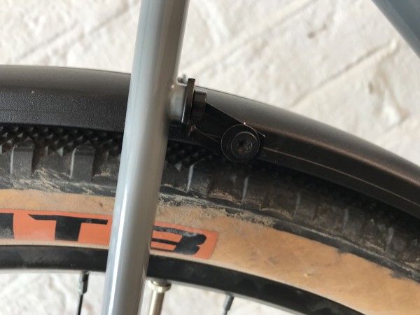 Wingee Hinterrad "Cannondale" Winkel-Set - Mit diesem Hinterrad-Winkel-Set befestigst du das Hinterrad-Wingee an deinem Fahrrad ohne Hinterbaubrücke.